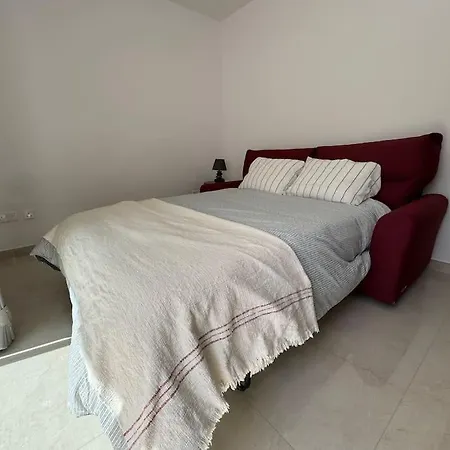 Apartamento Modern Apartment, Large Backyard