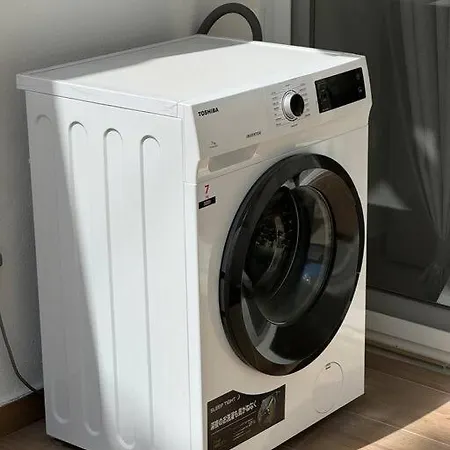 Modern Apartment, Large Backyard Apartamento *