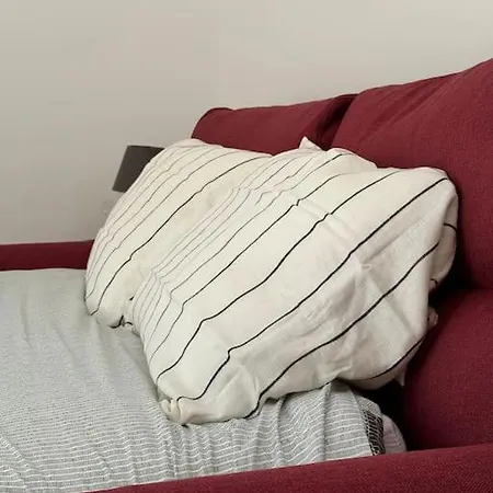 Modern Apartment, Large Backyard Apartament *