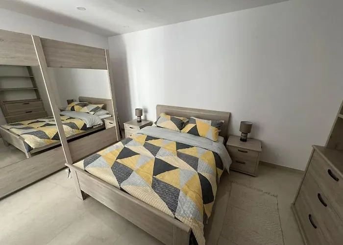 Modern Apartment, Large Backyard Appartement *